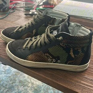 Excellent condition brown and green snake skin w dark blue suede high tops.
